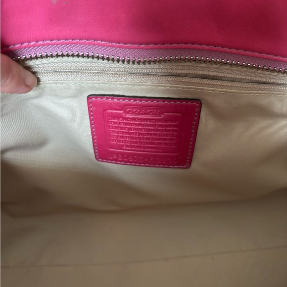 Coach Pink Shoulder Bag with Glossy Finish - Picture 3 of 5